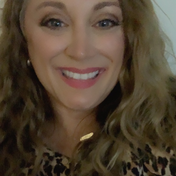 Meet your Posher, Elizabeth - Picture 3 of 3